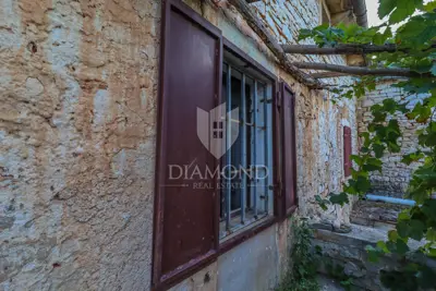 Rovinj, surroundings, stone complex with potential - 6