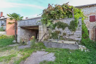 Rovinj, surroundings, stone complex with potential - 16