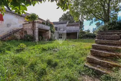 Rovinj, surroundings, stone complex with potential - 12