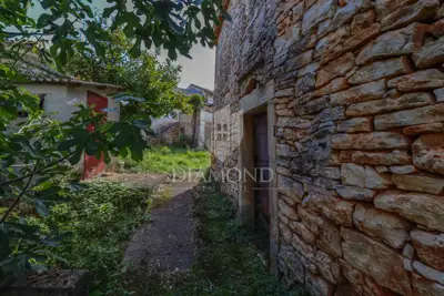 Rovinj, surroundings, stone complex with potential - 14