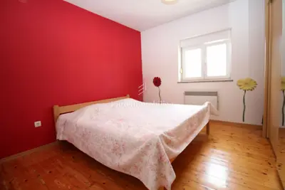 House 280 m², Labin - 1,840 m² of land and two residential units - 6