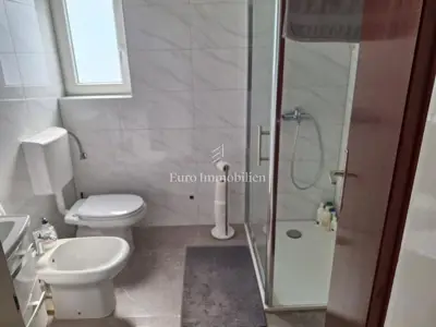 House 280 m², Labin - 1,840 m² of land and two residential units - 7