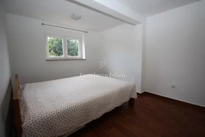 House 280 m², Labin - 1,840 m² of land and two residential units - 13