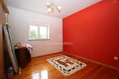 House 280 m², Labin - 1,840 m² of land and two residential units - 10