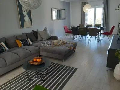 Kuća 230 m², Štinjan - bazen i 3 terase - 10