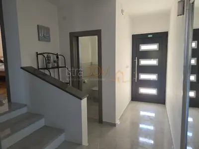 Kuća 230 m², Štinjan - bazen i 3 terase - 4