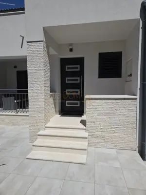 Kuća 230 m², Štinjan - bazen i 3 terase - 6