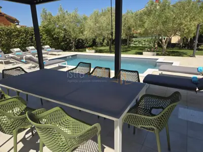 Kuća 230 m², Štinjan - bazen i 3 terase - 13