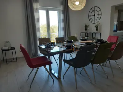 Kuća 230 m², Štinjan - bazen i 3 terase - 9
