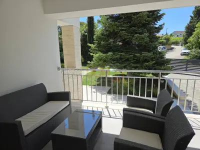 Kuća 230 m², Štinjan - bazen i 3 terase - 5