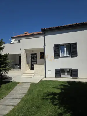 Kuća 230 m², Štinjan - bazen i 3 terase