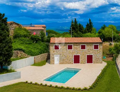 Momjan, okolica! Predivna vila sa otvorenim pogledom na more!