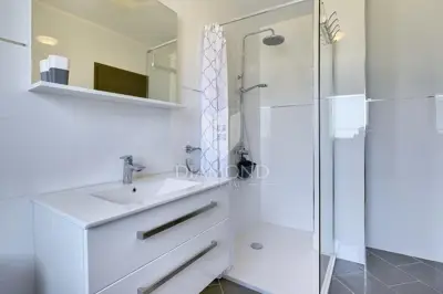 Kuća 280 m², Brajkovići - bazen i velika parcela - 17