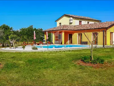 Kuća 280 m², Brajkovići - bazen i velika parcela