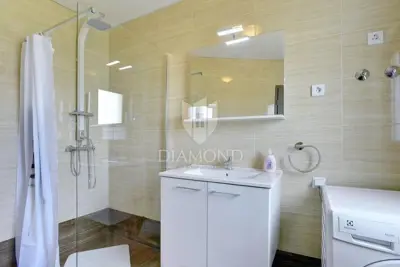Kuća 280 m², Brajkovići - bazen i velika parcela - 14