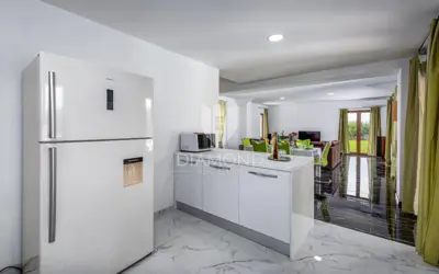 Kuća 280 m², Brajkovići - bazen i velika parcela - 12
