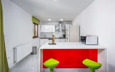 Kuća 280 m², Brajkovići - bazen i velika parcela - 10
