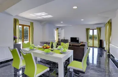 Kuća 280 m², Brajkovići - bazen i velika parcela - 8