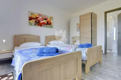 Kuća 280 m², Brajkovići - bazen i velika parcela - 19