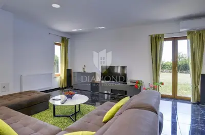 Kuća 280 m², Brajkovići - bazen i velika parcela - 7