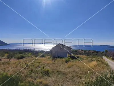 Kuća 106 m², Stankovići - pogled na more i velika parcela