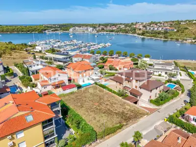 Građevinsko zemljište 844 m², Volme - 120 m od mora