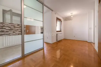 Stan 38 m², Vrbani 3 - jednoiposoban, lift - 2