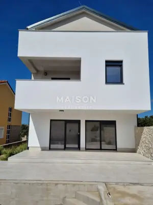 Prostran Trosoban Stan s Vrtom, 250m od mora – Mandre, Pag - 3