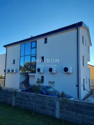 Prostran Trosoban Stan s Vrtom, 250m od mora – Mandre, Pag - 2