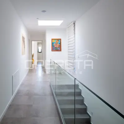 Haus zum Kauf in Milna, 370 m² - 18
