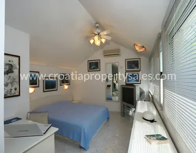 House, Brač, 220 m², 1 500 000 € - 9