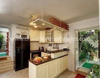 House, Brač, 220 m², 1 500 000 € - 10