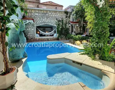 Haus, Brač, 220 m², 1 500 000 €