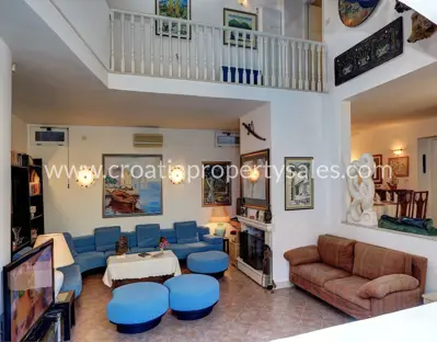 House, Brač, 220 m², 1 500 000 € - 11