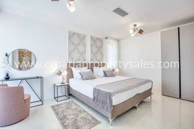 Villa 250 m², Šibenik - luxuriös eingerichtet und neu erbaut - 11