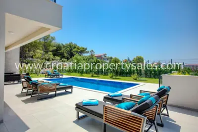 Villa 250 m², Šibenik - luxuriös eingerichtet und neu erbaut - 8