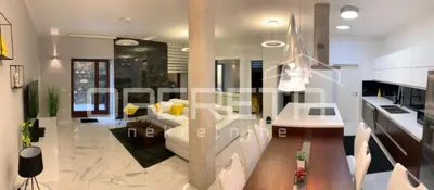 Wohnung 95 m², Poreč Zentrum, 30 m vom Meer und Garten 30 m²