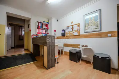 Geschäftsgebäude 826 m², Dugo Selo - West, Parkplatz für 20 Autos