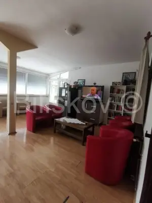Geschäftsgebäude 826 m², Dugo Selo - West, Parkplatz für 20 Autos - 2