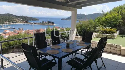Haus 300 m², Vis - Pool und Panoramablick auf das Meer