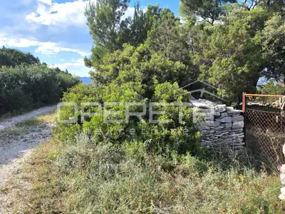 Građevinsko zemljište 800 m², Povlja na Braču, 200 m od mora - 7