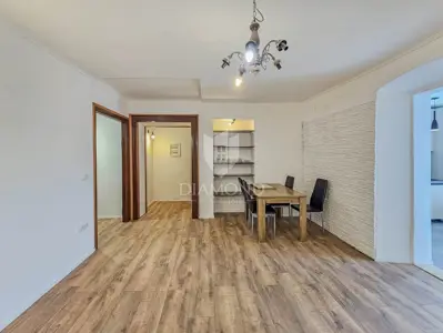 Stan 56 m², Buje - centar, 2 spavaće sobe - 3