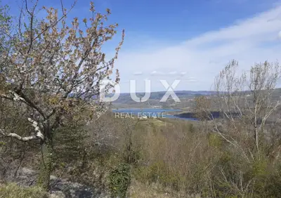 Landwirtschaftsfläche, Stari Pazin - Blick auf den Butoniga-See