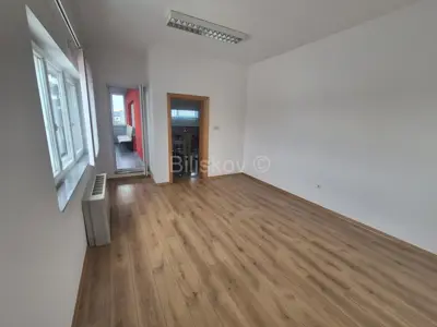 Gewerberaum 145 m², Lučko, gesicherter Parkplatz