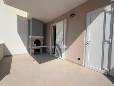 Stan 111,84 m², Novalja - 3 sobe, vrt i terasa - 2
