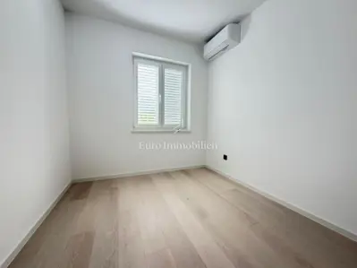 Stan 111,84 m², Novalja - 3 sobe, vrt i terasa - 5