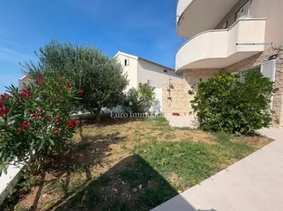 Stan 111,84 m², Novalja - 3 sobe, vrt i terasa