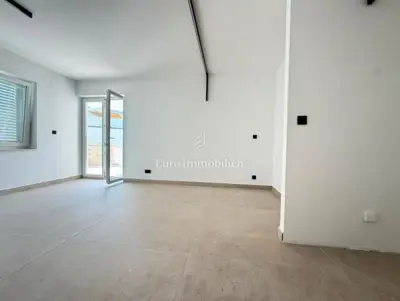 Stan 111,84 m², Novalja - 3 sobe, vrt i terasa - 3