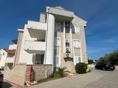 Stan 111,84 m², Novalja - 3 sobe, vrt i terasa - 13