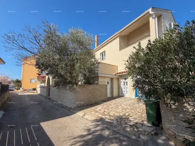Kuća 353m² u Ližnjanu sa garažom i konobom